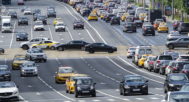 Muscovites turn into LADA cars