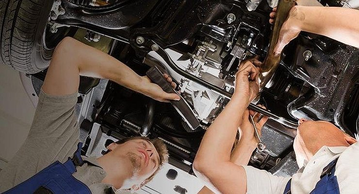 Savings or quality: is it worth repairing a car in a club car service?