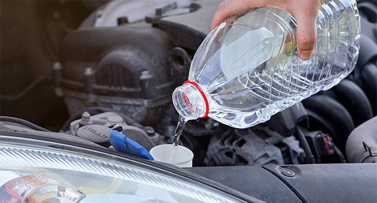 5 reasons why you should always have distilled water in your car