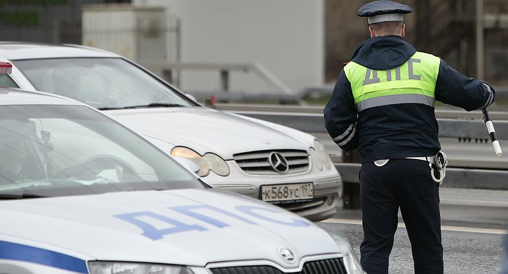 Why the traffic police often stop smoking drivers