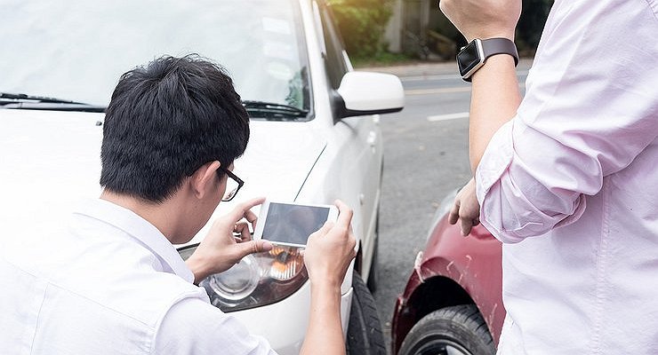 How can you understand when you look at a car that it “smells” like a serious body repair?