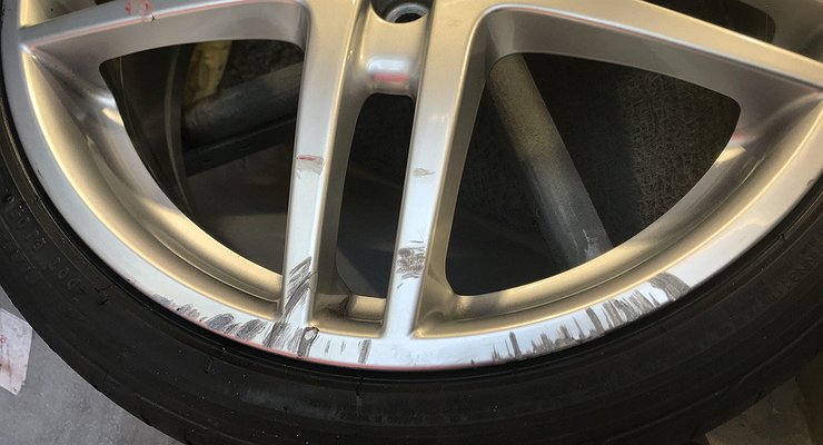 How resellers determine the condition of the car based on the rims