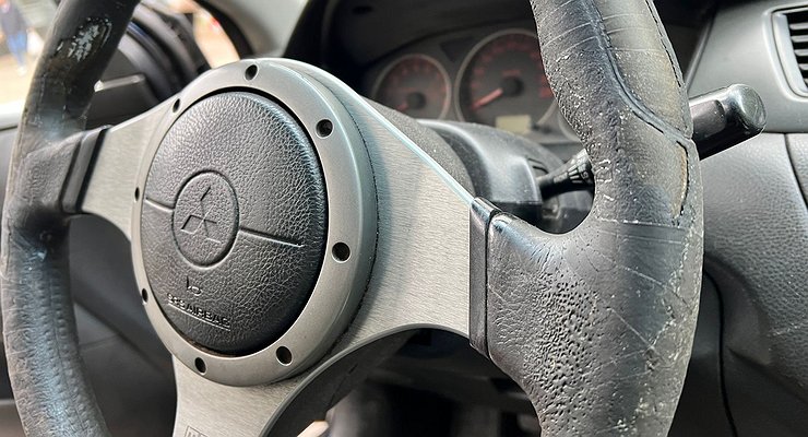 How to change the steering wheel of a car indiscriminately for 800 rubles?