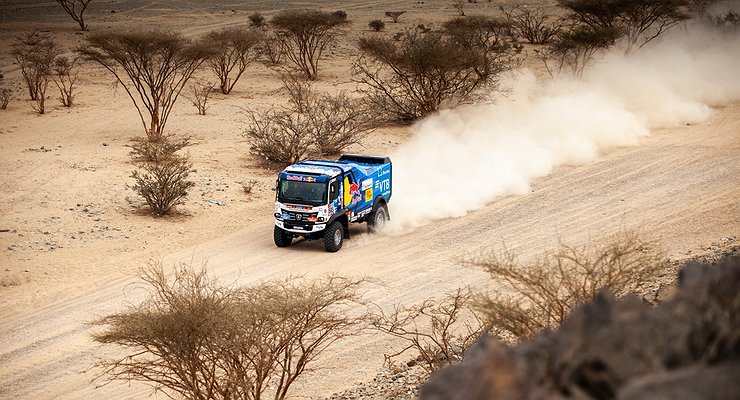 Race team “KAMAZ master” loudly slammed the door to big sport