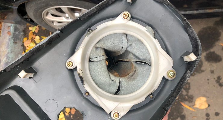 An autopsy will show why the car’s interior constantly smells of dust