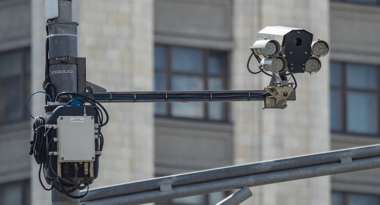 Do traffic police cameras make fines for cars with foreign license plates