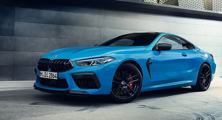 Denis Manturov’s son on a BMW M8 rammed into a bus in Moscow