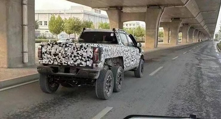 Great Wall tests a six-wheel pickup based on the Tank 500