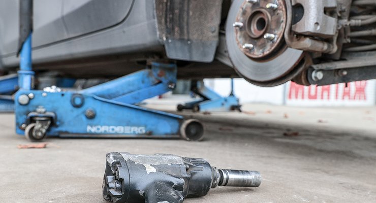 WD-40 rest, or why auto services buy boxed brake cleaner