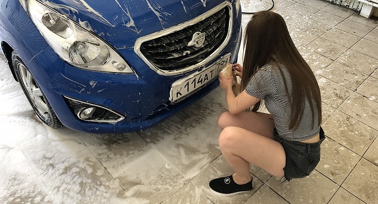 How to wash the bottom of a car without elevator and pit?