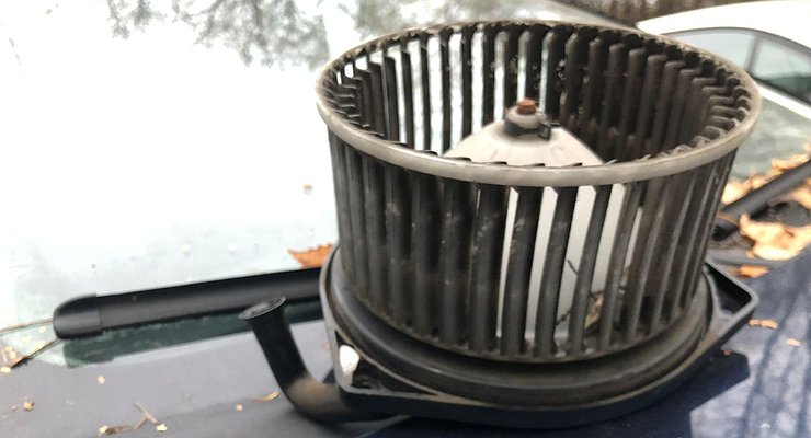 Why does the heater start to crackle in the car in the fall?
