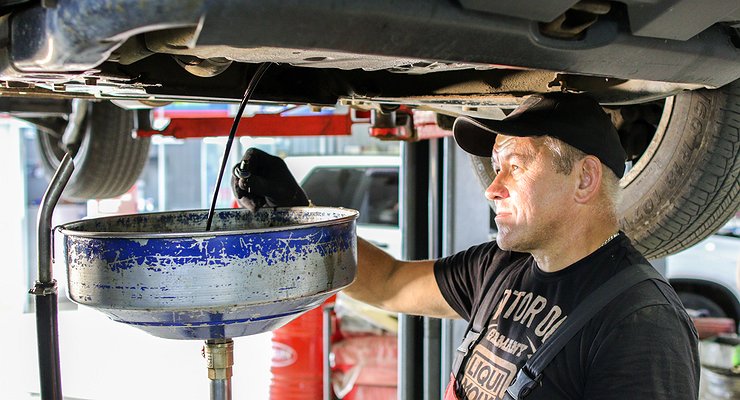 The engine even works without oil: how sellers of miraculous lubricants bred car owners