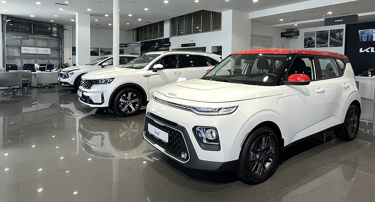 Car manufacturers fled home: what awaits Russian car dealers