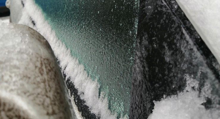 How to quickly clean the car from the effects of black ice