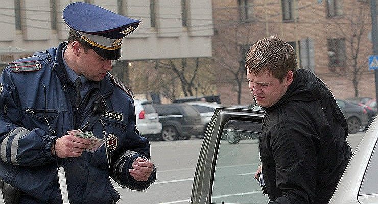 What questions of the traffic police inspector are most afraid of drivers