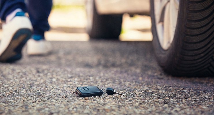 How to recover a lost car key without dismantling the lock