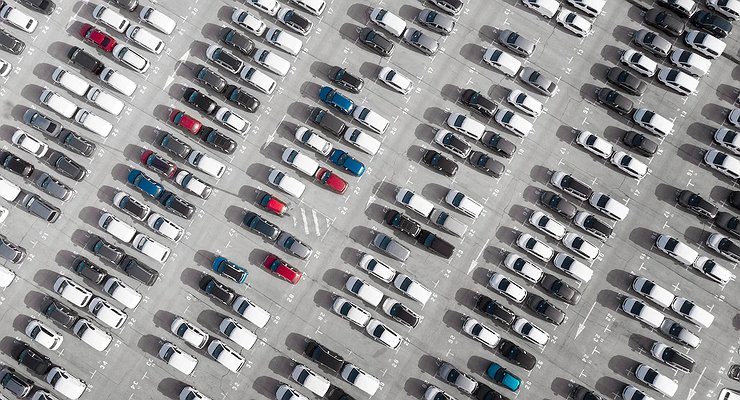 The Ministry of Transport decided to ban parking in the yards and on the streets of cities