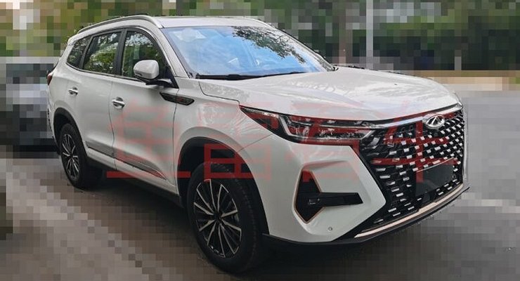 The network posted a photo of the unusual four-wheel drive Chery Tiggo 8