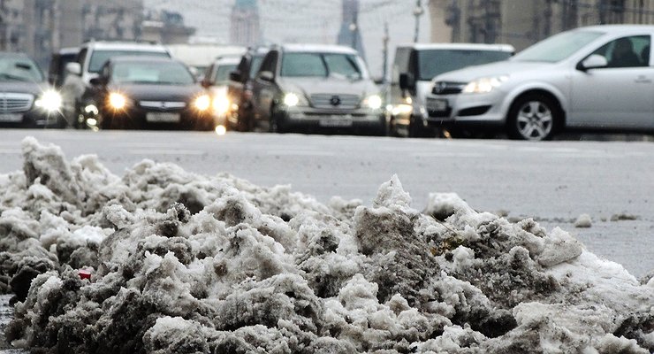 For what offenses do the drivers of the traffic police camera stop in the snow with “clicks”.