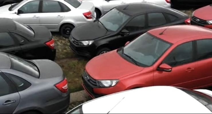 Thousands of incomplete LADA Granta cannot leave AVTOVAZ