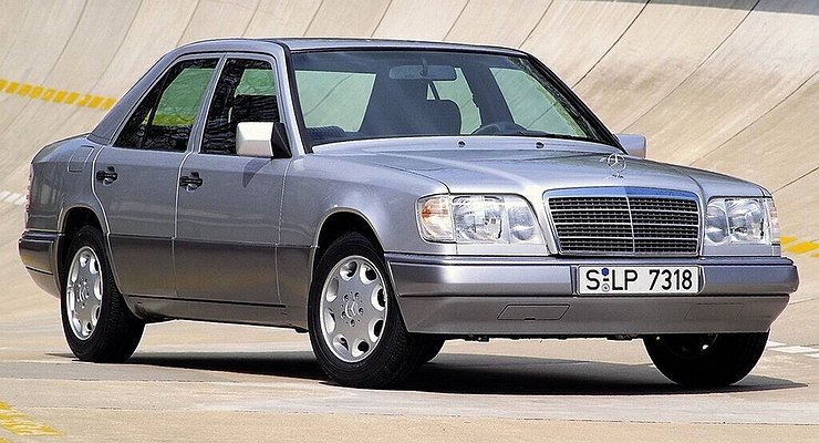 Why did the old Mercedes never freeze the water in the washer reservoir?