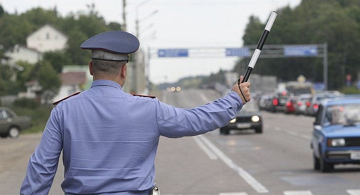 Is it possible to drive on the “oncoming car” or on the “red” at the request of the traffic police