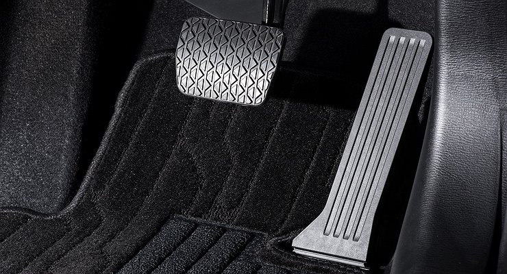 Why textile floor mats in the car are extremely dangerous in winter