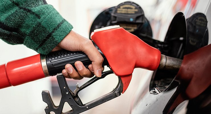 Why the service of tanker trucks at gas stations is very dangerous for drivers