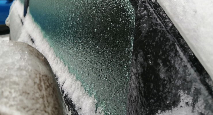 Why experienced drivers carry a tire lever and a bag of salt in the car