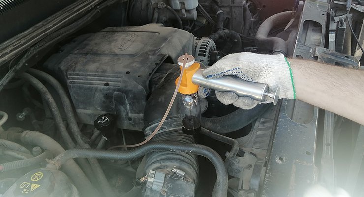 Is it possible to dilute expensive motor oil with cheap ones