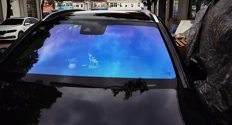 Why the traffic police do not stop cars for blue “tinted” windows