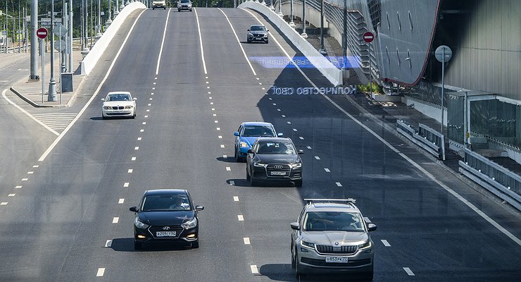 Why do motorists sometimes alternately turn right and left “turn signal”