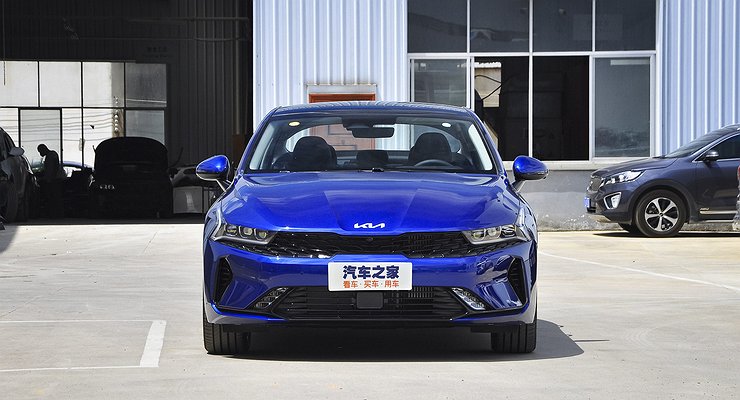 Kia K5 with the most powerful engine is brought to Russia