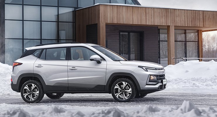 3 “live” four-wheel drive premium crossovers for the price of a new Moskvich