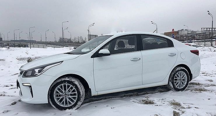 What cars are most often bought by Russians over the Internet