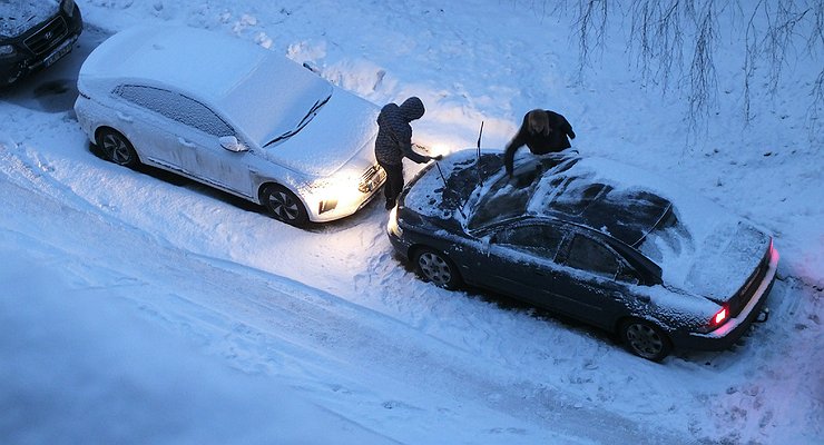 Why does the starter turn after a frosty night, but the engine does not start