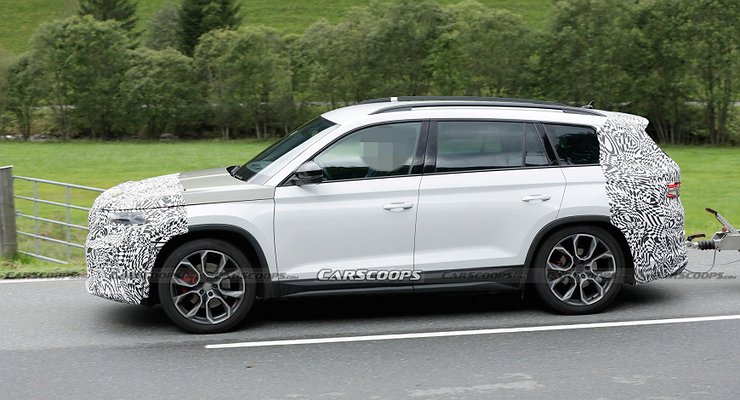 Skoda shows new generations of Kodiaq crossover and Superb liftback