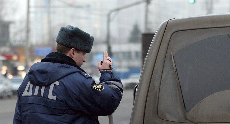 In what cases are traffic cops really allowed to use weapons against motorists