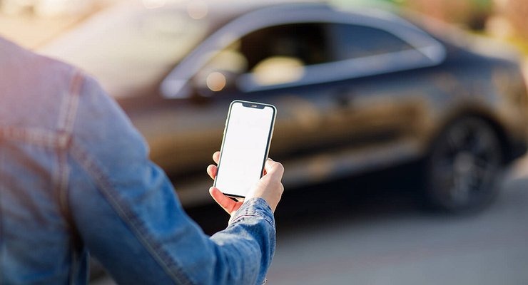 Why, in fact, many car manufacturers “fell” mobile applications