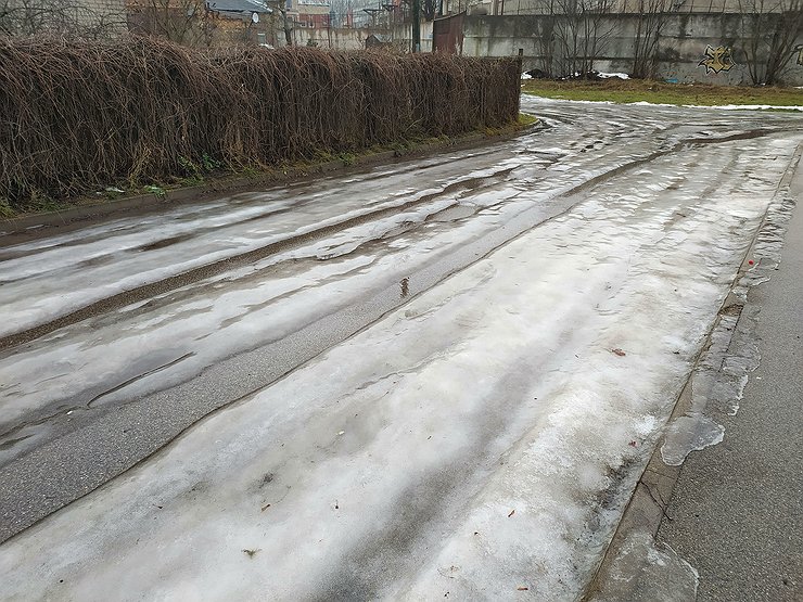 Как заставить коммунальщиков заплатить за ДТП из-за льда на дороге