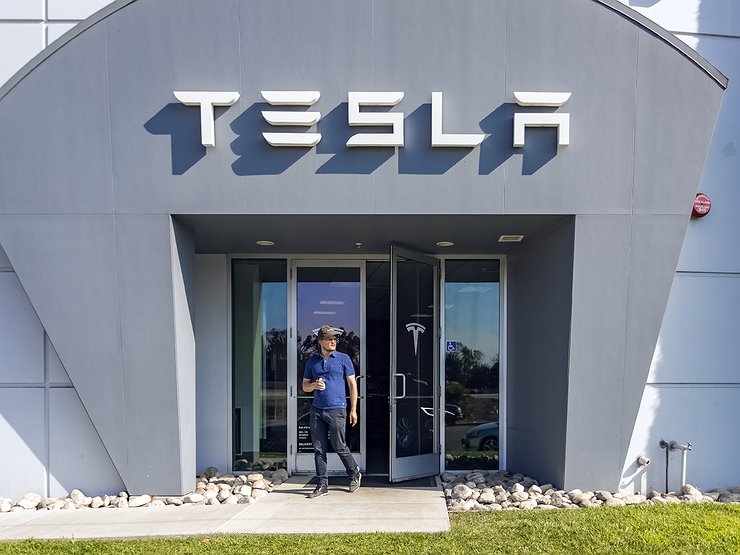 Tesla отобрала у Toyota звание самого дорогого автобренда в мире