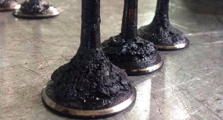 Why do almost all modern cars have so much dirt on the valves
