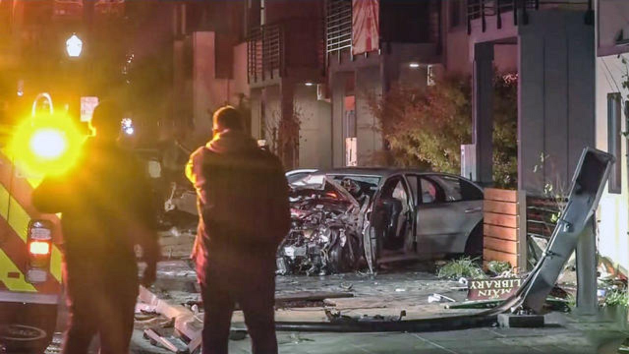 Пол уокер форсаж 5. Форсаж угон. Форсаж 5 сейф. Форсаж форсаж 4. Доминик торетто в машине мем.