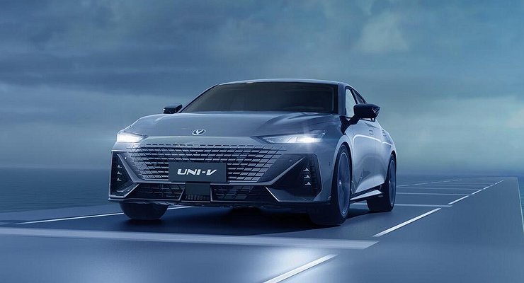 Like Skoda Octavia, only more interesting: Changan brought Uni-V liftback to Russia