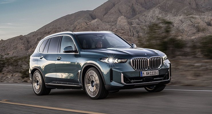 BMW showed the updated X5 and X6 crossovers