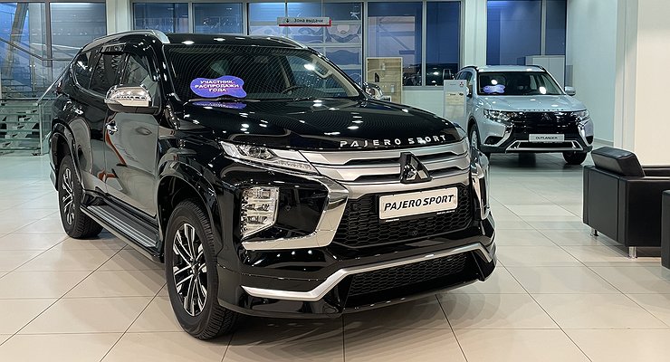 Das luxe: what official car dealers in Russia still sell
