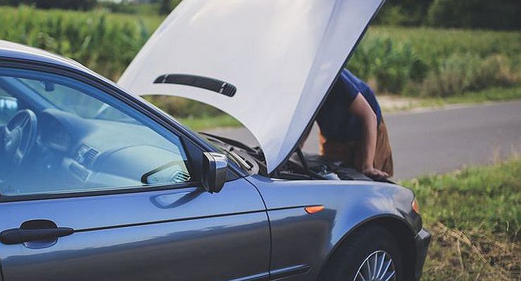 How drivers unknowingly take the engines of their cars to the “oil burner”.