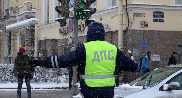 What signs and superstitions do traffic cops follow better than the rules of the service
