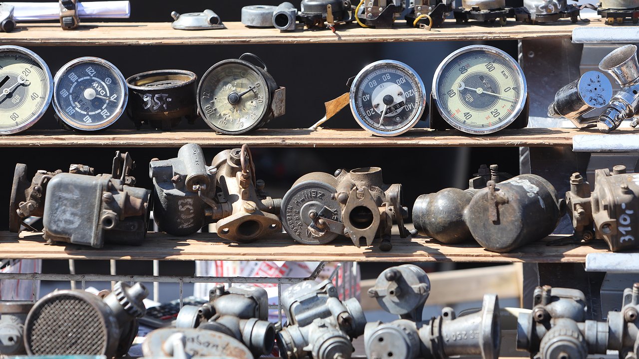 How to identify fake spark plugs using a magnet