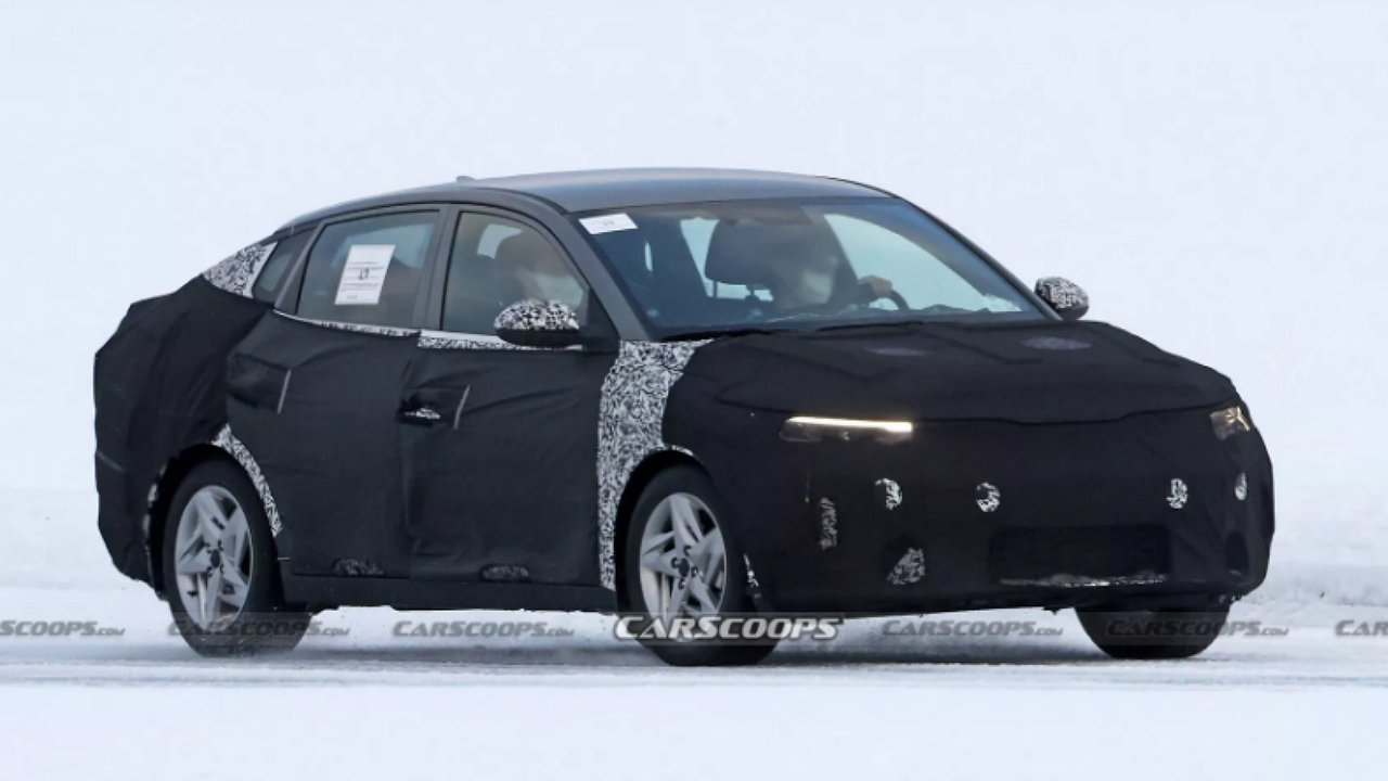 Updated Kia Rio first seen in tests